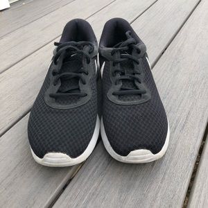 Tanjun men’s Nike sneaker